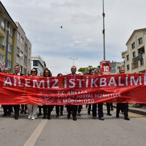 ‘Ailemiz İstikbalimiz’ temasıyla kortej yürüyüşü gerçekleştirildi - fotoğraf 1