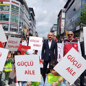 15-21 Mayıs Aile Haftası münasebetiyle Vali Yardımcımız İbrahim GÖKMEN öncülüğünde İl Müdürümüz Abdulbari AKSOY, idarecilerimiz, personellerimiz ve vatandaşlarımızın katılımıyla farkındalık oluşturmak amacıyla yürüyüş yapıldı. - fotoğraf 1