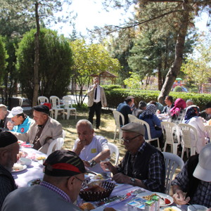 1 Ekim Dunya Yaslilar Gunu Etkinlikleri Kapsaminda Program Duzenlendi - fotoğraf 11