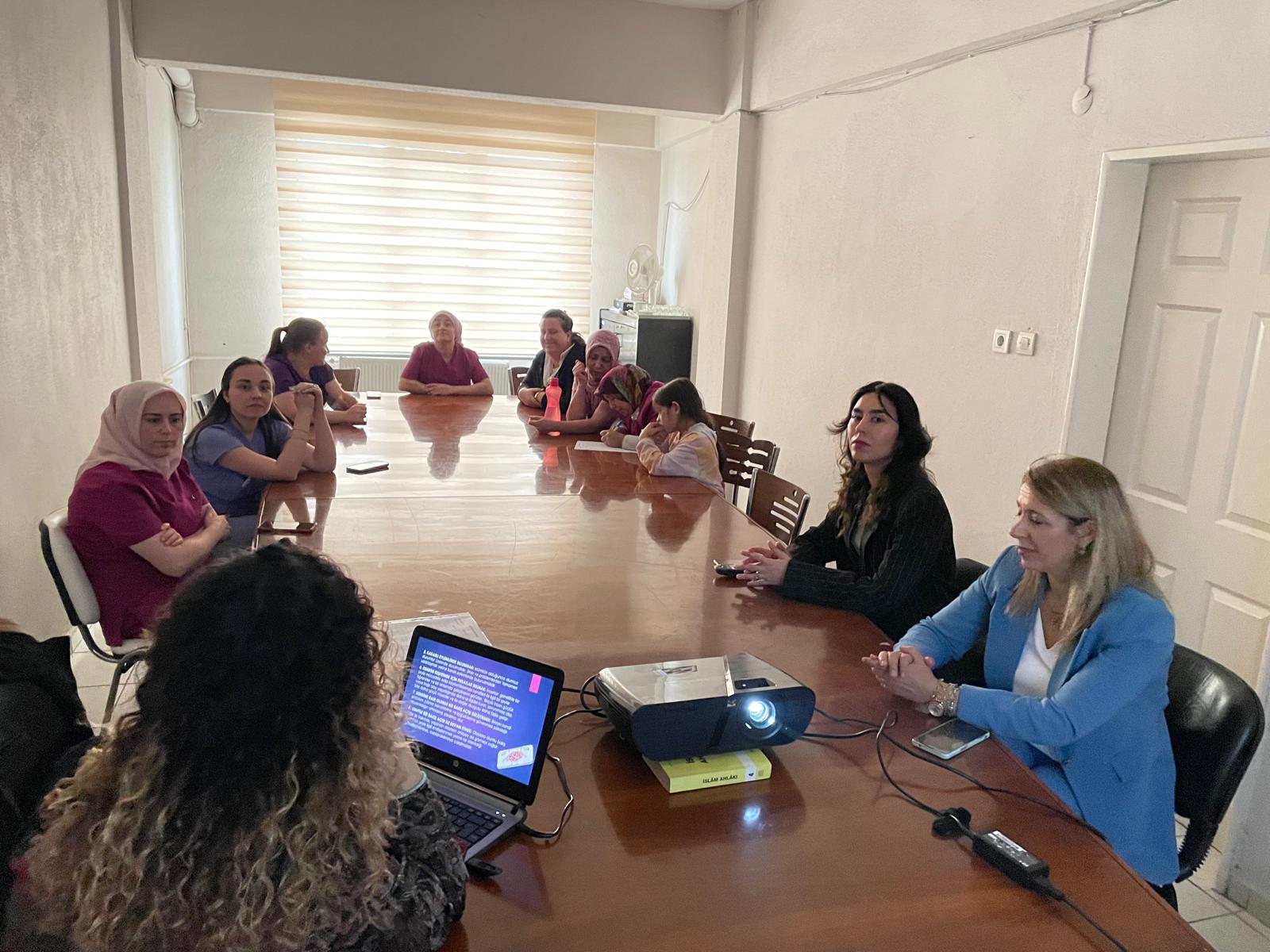 Biga Sosyal Hizmet Merkezi Müdürlüğü AEP Eğitimlerine Devam Ediyor.