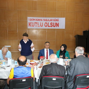Valimiz Sayın Köksal Şakalar Ve Eşi Müslime Şakalar Hanımefendi ‘’1 Ekim Dünya Yaşlılar Günü’’ Münasebetiyle Huzurevini Ziyaret Ettiler - fotoğraf 7