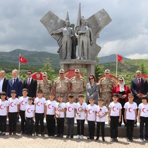  "Şehit 33 Er" için Anıttepe’de  Anma Töreni - fotoğraf 3