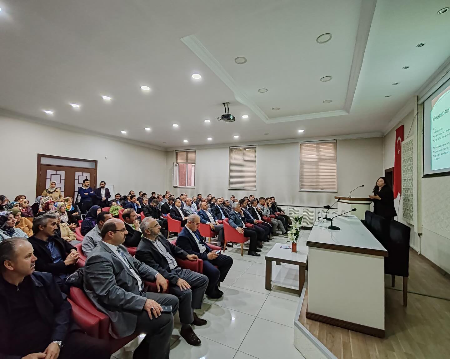 Seydiler Kaymakamlığı ve Çevre Şehircilik İl Müdürlüğü Personellerine ‘Koruyucu Aile Hizmet Modeli Tanıtımı’ Gerçekleştirildi