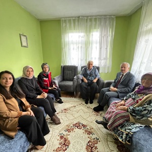 Aziz Şehitlerimizin Şehadet Yıldönümünde Kıymetli Aileleri ve Kabirleri Ziyaret Edildi - fotoğraf 1