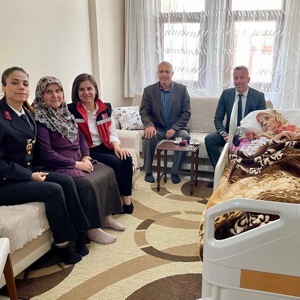 Aziz Şehitlerimizin Şehadet Yıldönümünde Kıymetli Aileleri ve Kabirleri Ziyaret Edildi - fotoğraf 5