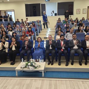 Aile ve Sosyal Hizmetler Bakan Yardımcımız  Sayın Dr. Sevim Sayım Madak, Batman Üniversitesi’nde öğrencilerle bir araya geldi. - fotoğraf 3