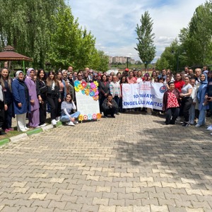 "10-16 Mayıs Engelliler Haftası" kapsamında, İl Müdürümüz Sayın Çiğdem AÇIKYILDIZ KAZEL kuruluşlarımızdan hizmet alan özel gereksinimli bireylerimiz ile bir araya geldi. - fotoğraf 1