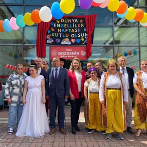 "10-16 Mayıs Engelliler Haftası" kapsamında, İl Müdürümüz Sayın Çiğdem AÇIKYILDIZ KAZEL Özel Bakım Merkezinden hizmet alan özel gereksinimli bireylerimiz ile bir araya geldi. - fotoğraf 1