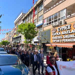 15-21 Mayıs Aile Haftası kapsamında "Ailemiz İstikbalimiz" temasıyla kortej yürüyüşü gerçekleştirildi. - fotoğraf 3