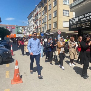 15-21 Mayıs Aile Haftası kapsamında "Ailemiz İstikbalimiz" temasıyla kortej yürüyüşü gerçekleştirildi. - fotoğraf 4