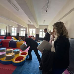 "10-16 Mayıs Engelliler Haftası" kapsamında, İl Müdürümüz Sayın Çiğdem AÇIKYILDIZ KAZEL Adnan Şener Özel Eğitim Uygulama Okulu'na ziyarette bulundu. - fotoğraf 2