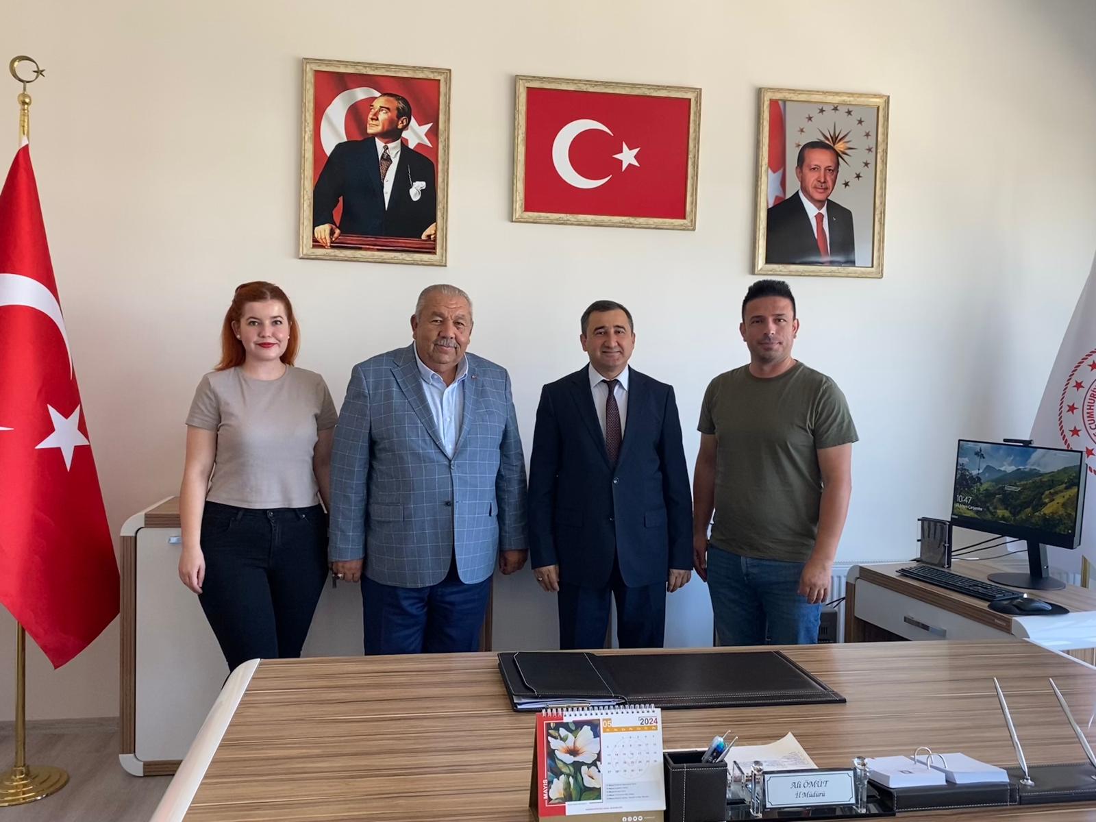 Çanakkale Roman Dernekleri Federasyonu Başkanı Şahin ŞENOKLAR, İl Müdürümüz Ali ÖMÜT’ü Ziyaret Etti. 