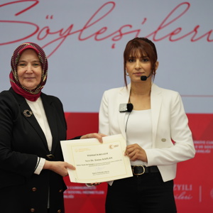 Dr. Emine Kaplan’ın Katılımlarıyla Türkiye Yüzyılı Aile Söyleşileri Programı Düzenlendi - fotoğraf 1