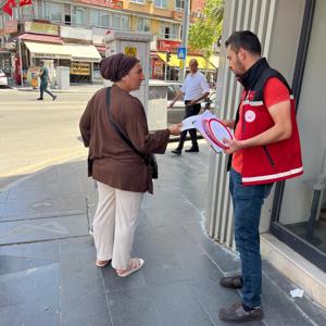 #TarsusSHM tarafından #ÇocuklarGüvende Mobil Ekip olarak 12 Haziran Dünya Çocuk İşçiliği ile Mücadele Günü kapsamında broşür dağıtılmış bilgilendirme ve rehberlik çalışmaları yapılmıştır. - fotoğraf 2