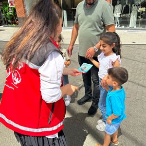 #YenişehirSHM tarafından 12 Haziran #DünyaÇocukİşçiliğiyleMücadeleGünü kapsamında Mersin Forum Alışveriş Merkezi’nde stant açılarak vatandaşlarımıza yönelik rehberlik,bilgilendirme ve farkındalık çalışmaları yapıldı. - fotoğraf 1