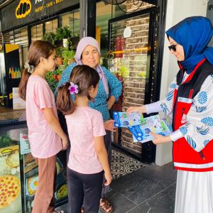 #ErdemliSHM tarafından 12 Haziran #DünyaÇocukİşçiliğiyleMücadeleGünü kapsamında #ÇocukHakları broşürü ve Bakanlığımızın çocuk dergisi dağıtımı yapılmış, farkındalık afişleri ilçenin işlek noktalara asılmış ve vatandaşlarımıza  bilgilendirme yapılmıştır. - fotoğraf 3