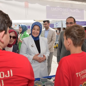 Geleneksel ÇEKOM Bilim ve Teknoloji Şenliği'nde Çocuklarımız İddialı Projeleriyle Geleceği Aydınlattı - fotoğraf 6