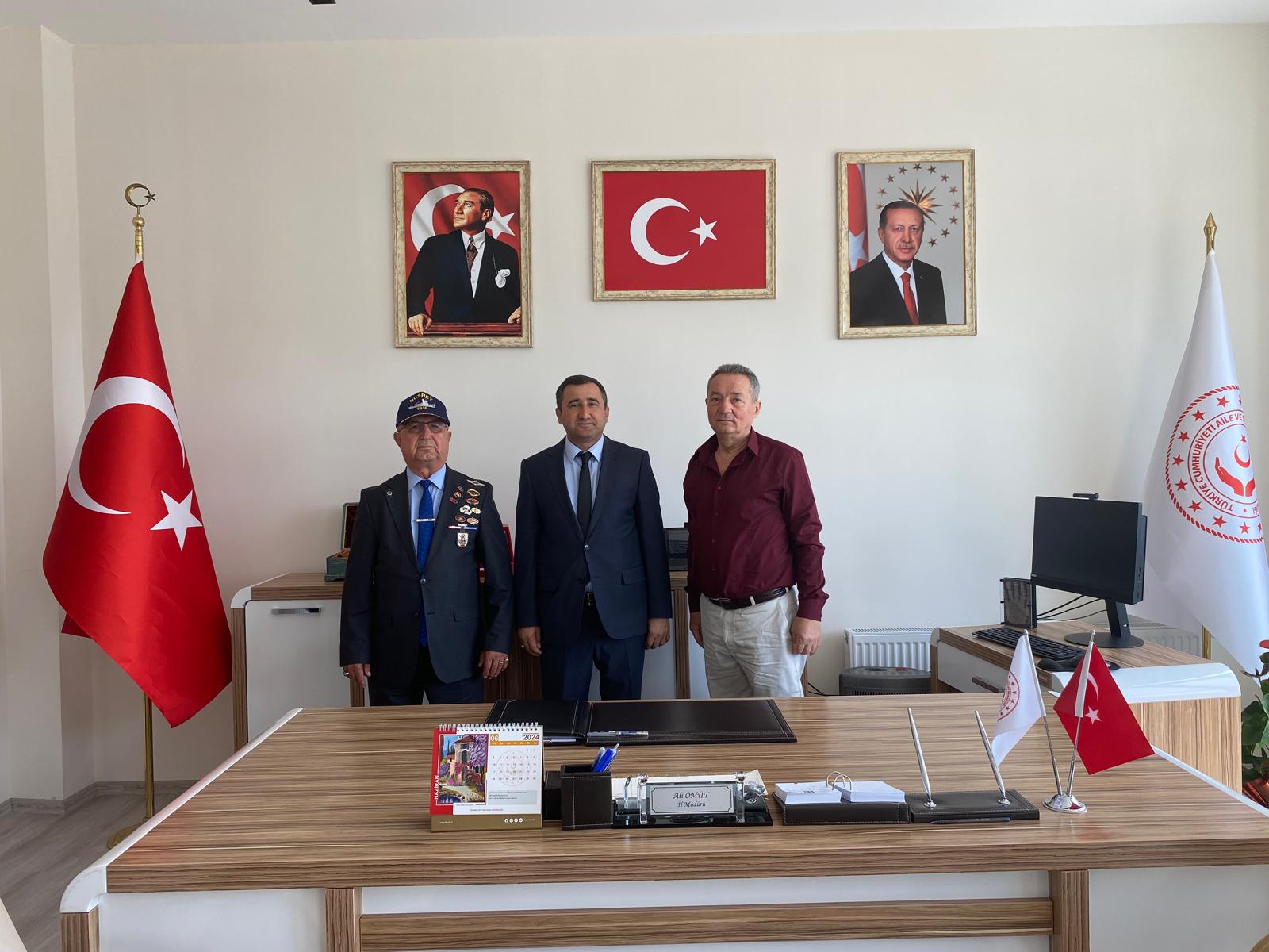 Şehit Babası Sayın Ramazan KAŞIKÇI ve Gazimiz Sayın Aydın KORKMAZ İl Müdürümüz Ali ÖMÜT’ e ziyarette bulundu. 