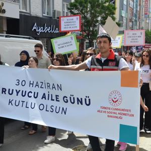 "Koruyucu Aile Günü" kapsamında  "Sevgiyle Yürüyelim" temasıyla farkındalık yürüyüşü gerçekleştirildi. - fotoğraf 4