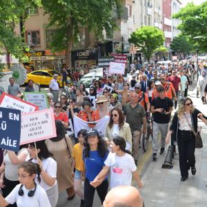 "Koruyucu Aile Günü" kapsamında  "Sevgiyle Yürüyelim" temasıyla farkındalık yürüyüşü gerçekleştirildi. - fotoğraf 5