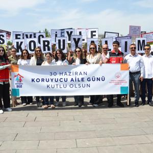"Koruyucu Aile Günü" kapsamında  "Sevgiyle Yürüyelim" temasıyla farkındalık yürüyüşü gerçekleştirildi. - fotoğraf 1