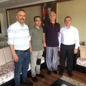 İl Müdürümüz Naci YILMAZ, #KurbanBayramı ve #BabalarGünü vesilesiyle 1990 yılında görevi sırasında mayın patlaması sonucu Gazi olan Kıd.Üst.Cemal Mutlu’yu ziyaret etti. - fotoğraf 2