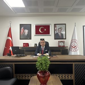 Kurban;yakınlaşmak,paylaşmak,hissetmek, anlamak,bir ve beraber olmaktır. Toplumsal yardımlaşmanın en üst düzeye çıktığı mübarek Kurban Bayramı’nızı en kalbi  duygularımla kutlar; sağlık, huzur ve saadetler dilerim. - fotoğraf 1