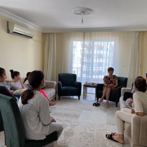 Koruyucu Ailelerimizle bir araya gelmeye devam ediyoruz. Koruyucu ailemizi ziyaret ederek, koruyucu ailelerin toplumda büyük bir görev üstlendiklerini belirttik. Koruyucu ailemizin bayramını kutladık. - fotoğraf 4