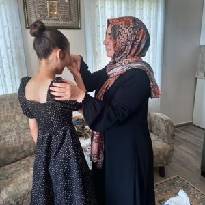 Koruyucu Ailelerimizle bir araya gelmeye devam ediyoruz. Koruyucu ailemizi ziyaret ederek, koruyucu ailelerin toplumda büyük bir görev üstlendiklerini belirttik. Koruyucu ailemizin bayramını kutladık. - fotoğraf 2