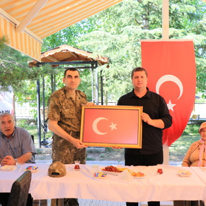 100. Yıl Atatürk Huzurevinde Askerlerimizle Unutulmaz Bir Gün Yaşadık - fotoğraf 1