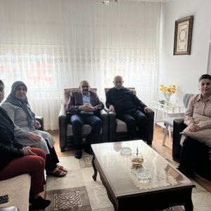 ŞEHİT POLİSİMİZ MUSTAFA ACAR'IN KIYMETLİ AİLESİNE ZİYARET - fotoğraf 1