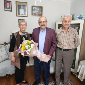 ŞEHİDİMİZ DNZ. YZB. HAKAN ÇOBAN'IN KIYMETLİ AİLESİNE ZİYARET - fotoğraf 2