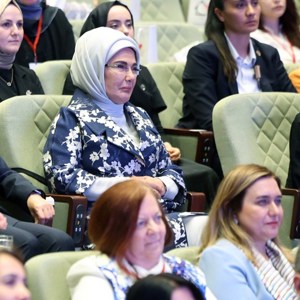 Emine Erdoğan Hanımefendi ve Bakanımız Mahinur Özdemir Göktaş, Gönül Elçileri ve koruyucu ailelerle bir araya geldi - fotoğraf 3
