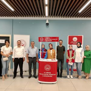 İl Müdürlüğümüz tarafından 30 Haziran Koruyucu Aile Günü münasebetiyle Miliamal AVM de Koruyucu Aile Hizmet Modeli tanıtımı için  stand çalışmaları yapılmıştır. - fotoğraf 4