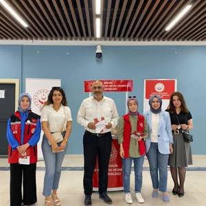 İl Müdürlüğümüz tarafından 30 Haziran Koruyucu Aile Günü münasebetiyle Miliamal AVM de Koruyucu Aile Hizmet Modeli tanıtımı için  stand çalışmaları yapılmıştır. - fotoğraf 1