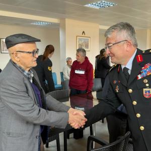 Karesi Huzurevi Yaşlı Bakım ve Rehabilitasyon Merkezine Ziyaret - fotoğraf 4