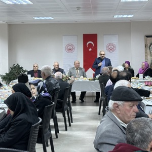 Karesi Huzurevi Yaşlı Bakım ve Rehabilitasyon Merkezi Müdürlüğü İftar Programı - fotoğraf 2