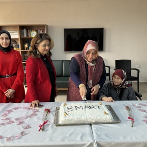 Karesi Huzurevi Yaşlı Bakım ve Rehabilitasyon Merkezimize Kadınlar Günü Ziyareti - fotoğraf 2