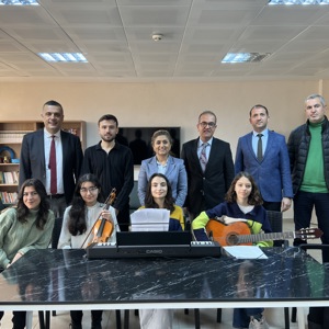 Karesi Huzurevi Yaşlı Bakım ve Rehabilitasyon Merkezi Müdürlüğümüzdeki Büyüklerimize Müzik Dinletisi - fotoğraf 1