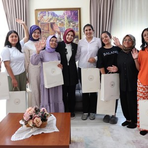Minister Mahinur Özdemir Göktaş paid a visit for Eid al-Ain Tekirdağ - fotoğraf 2