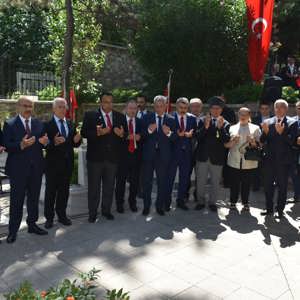 Bir Hilal Uğruna Canlarını Feda Şehitlerimizin Ruhları Şad Olsun - fotoğraf 2