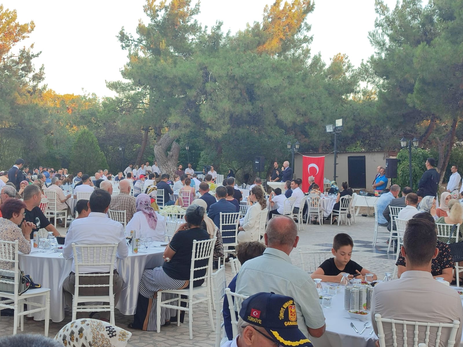 15 Temmuz Demokrasi ve Milli Birlik Günü Nedeniyle Şehit Aileleri ve Gaziler Onuruna Yemek Verildi