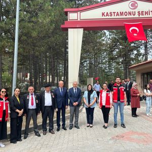 15Temmuz Demokrasi ve Milli Birlik Günü’nün 8. Yıl Dönümünde Kastamonu Şehitliği Ziyaret Edildi - fotoğraf 7