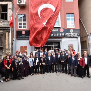  15 Temmuz Demokrasi ve Milli Birlik Gününde Türkiye Harp Malulü Gaziler, Şehit, Dul ve Yetimler Derneği Ziyaret Edildi - fotoğraf 1