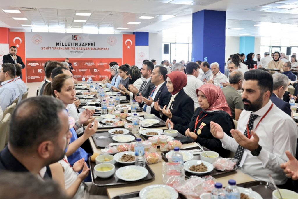 Aile ve Sosyal Hizmetler Bakanımız Göktaş TBMM'de şehit yakınları ve gazilerle bir araya geldi