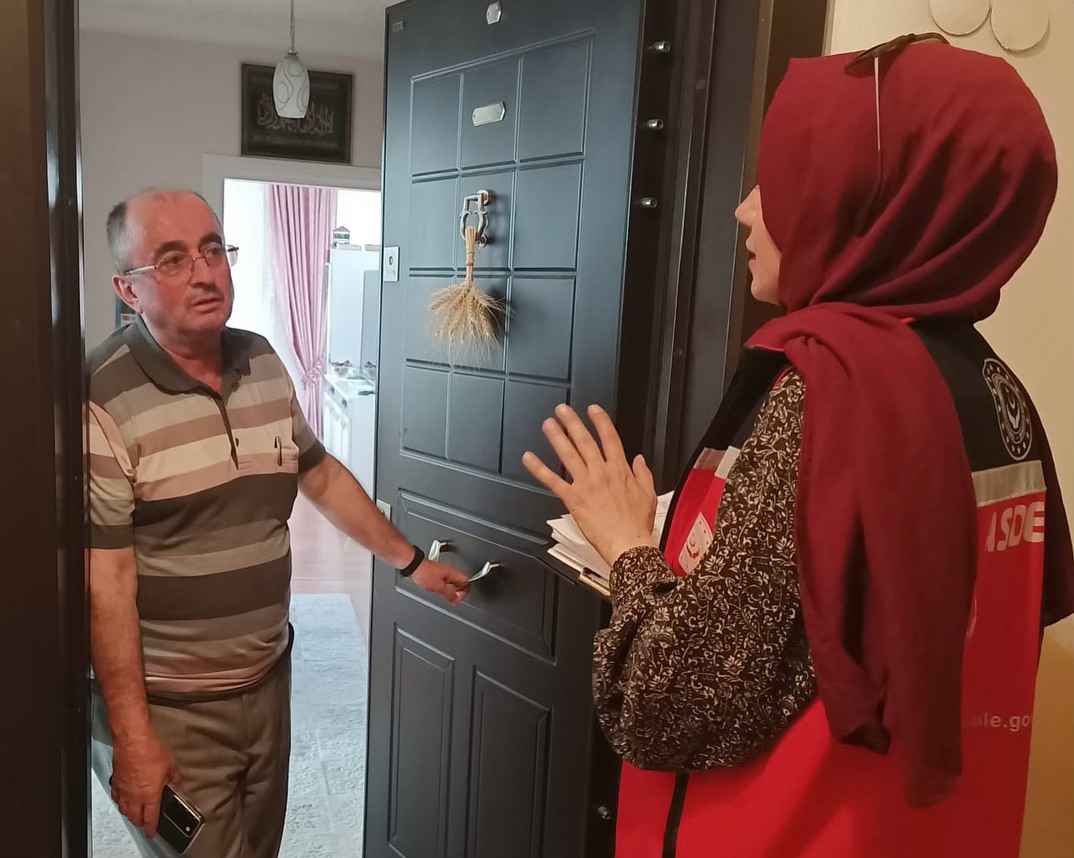 Dün İle Bugün Arasında Köprü kuran Yaş Almış Büyüklerimize Hane Ziyareti Gerçekleştirildi