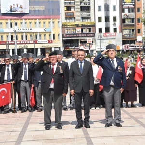 Kıbrıs Barış Harekatı'nın 50'nci Yıldönümü Kutlandı - fotoğraf 2