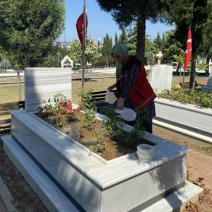 Şehitlerimiz Şehadet Sene-i Devriyelerinde Kabirleri Başında Dualarla Anıldı - fotoğraf 4