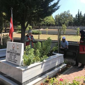 Şehitlerimiz Şehadet Sene-i Devriyelerinde Kabirleri Başında Dualarla Anıldı - fotoğraf 1