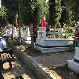 Şehitlerimiz Şehadet Sene-i Devriyelerinde Kabirleri Başında Dualarla Anıldı - fotoğraf 5